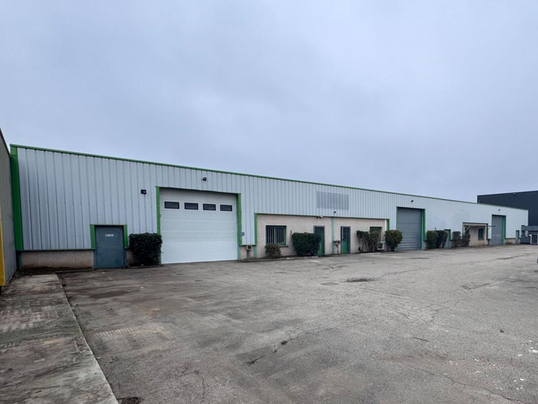 Light Industrial in Pusignan to rent Building Photo- Image 1 of 6