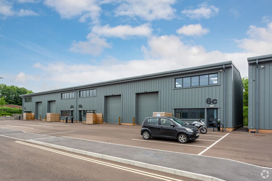 Park Ln, Corsham to rent - Building Photo - Image 2 of 4