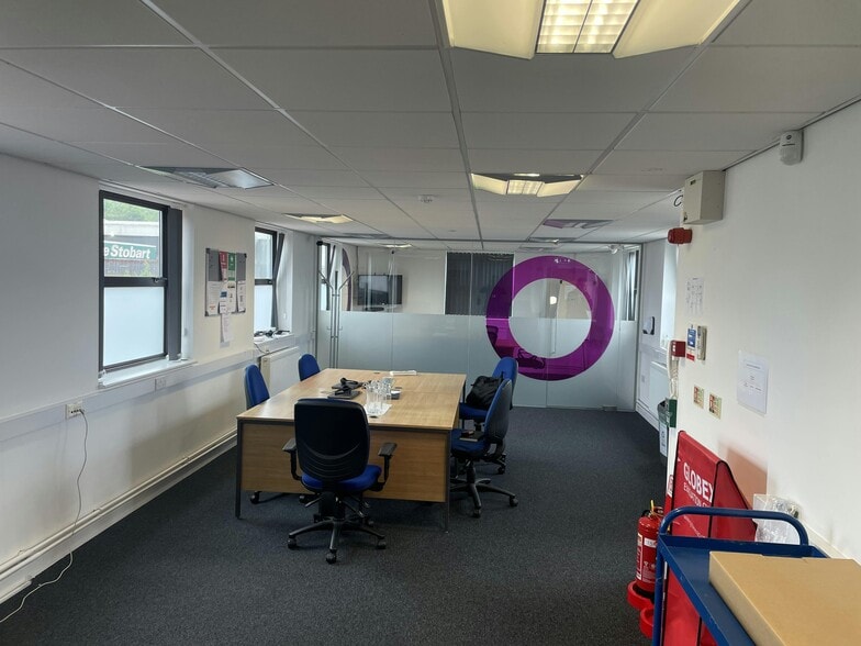 Yew St, Stockport to rent - Interior Photo - Image 3 of 3