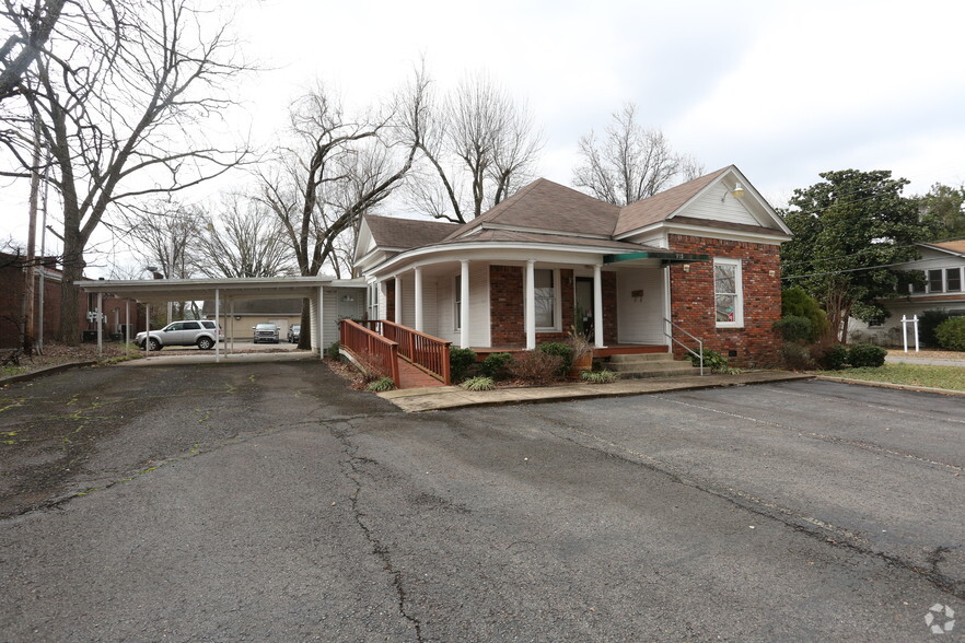 915 W B St, Russellville, AR for sale - Primary Photo - Image 1 of 1