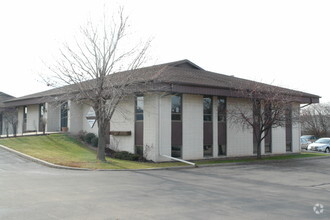 811 N Lynndale Dr, Appleton, WI for rent Building Photo- Image 1 of 2