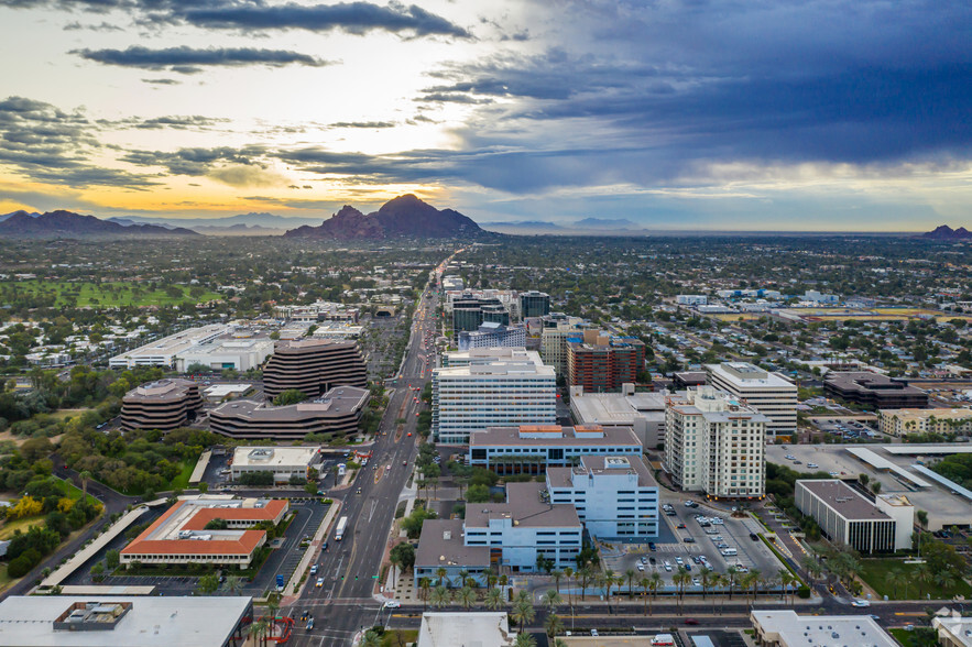 2231 E Camelback Rd, Phoenix, AZ for rent - Building Photo - Image 2 of 3