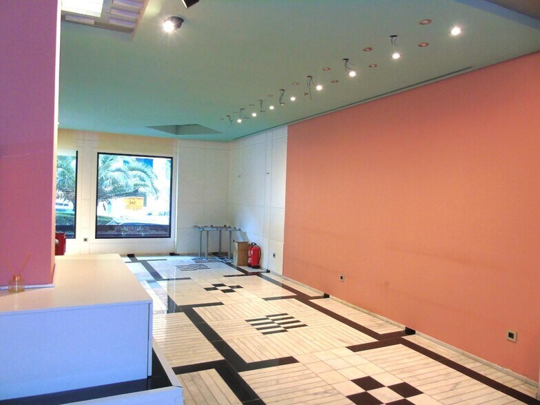 Retail in Cáceres, Cáceres to rent - Interior Photo - Image 2 of 26