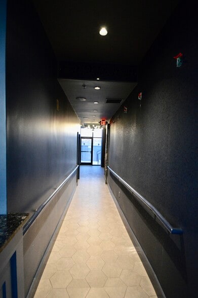 535 Madison Ave, Covington, KY to rent - Building Photo - Image 3 of 32