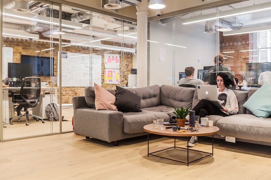 9 Dallington St, London to rent - Building Photo - Image 2 of 4