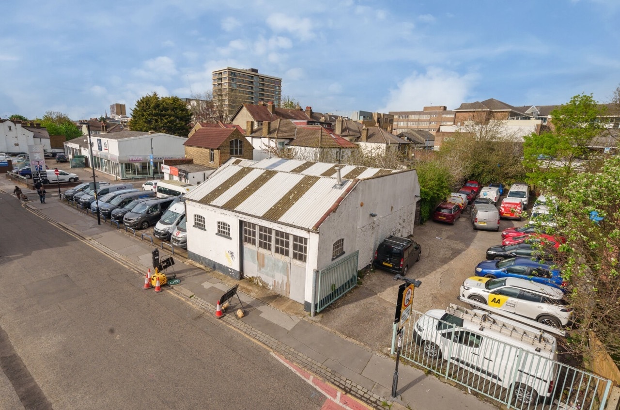 17 Montague Rd, Croydon for sale Primary Photo- Image 1 of 1