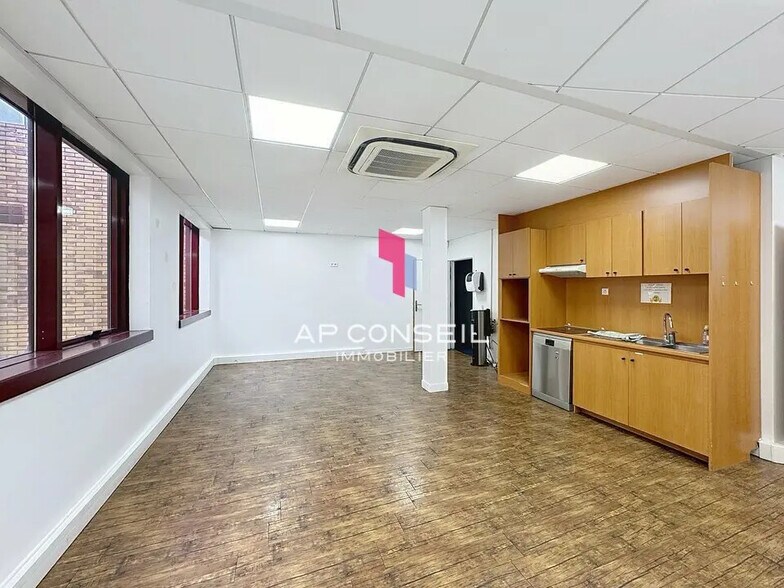 Office in Saint-Germain-en-Laye to rent - Interior Photo - Image 3 of 17