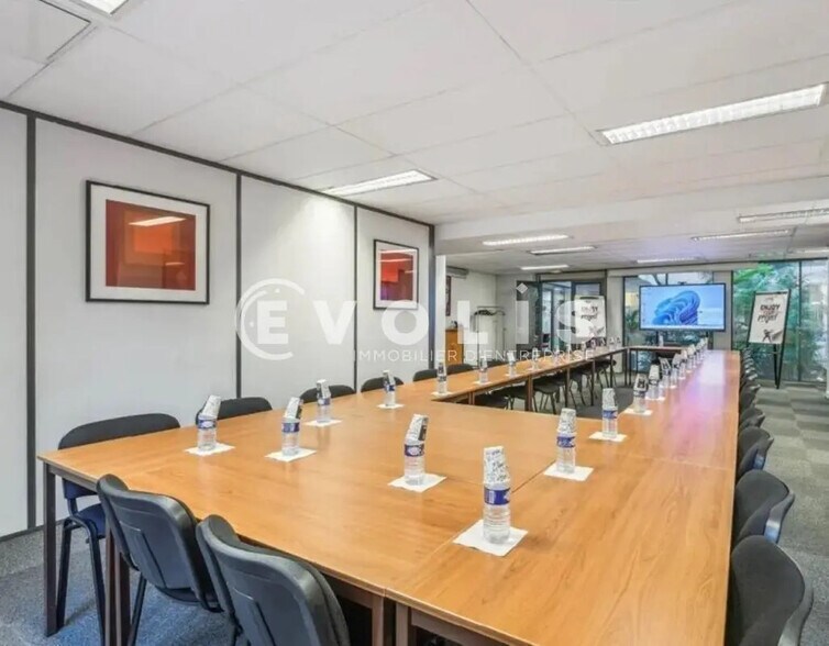 Office in Levallois-Perret to rent - Building Photo - Image 3 of 12
