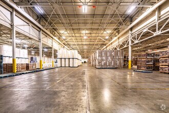 2901 Industrial Dr, Bowling Green, KY to rent Interior Photo- Image 2 of 11