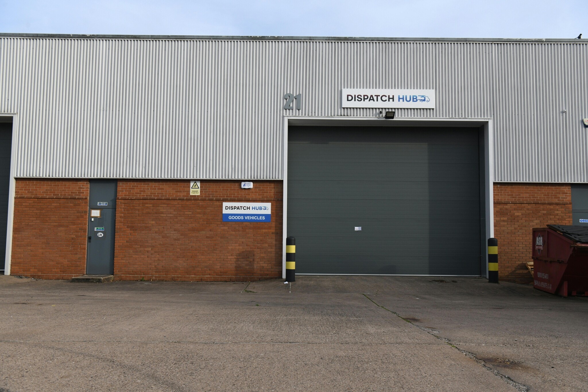 Highlands Rd, Solihull to rent Building Photo- Image 1 of 9