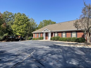 135 Brandywine Blvd, Fayetteville, GA for rent Building Photo- Image 2 of 3