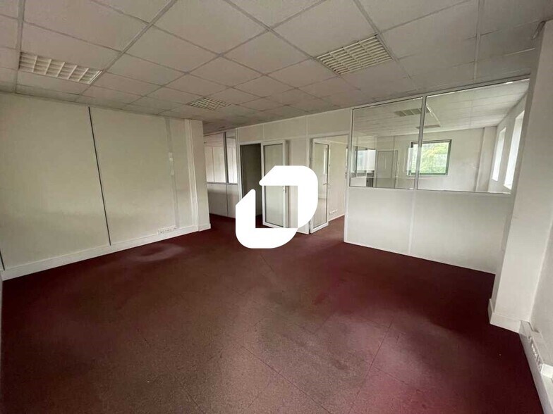 Office in Viry-Châtillon to rent - Interior Photo - Image 3 of 8