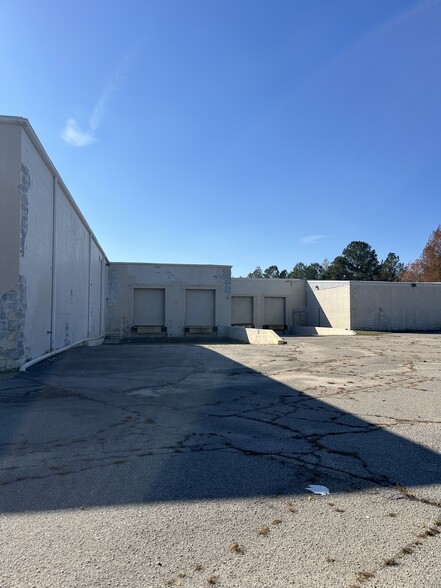 2400 Cox Rd, Lumberton, NC for sale - Primary Photo - Image 1 of 2