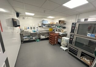 17 The Bridge, Guernsey to rent Interior Photo- Image 2 of 11