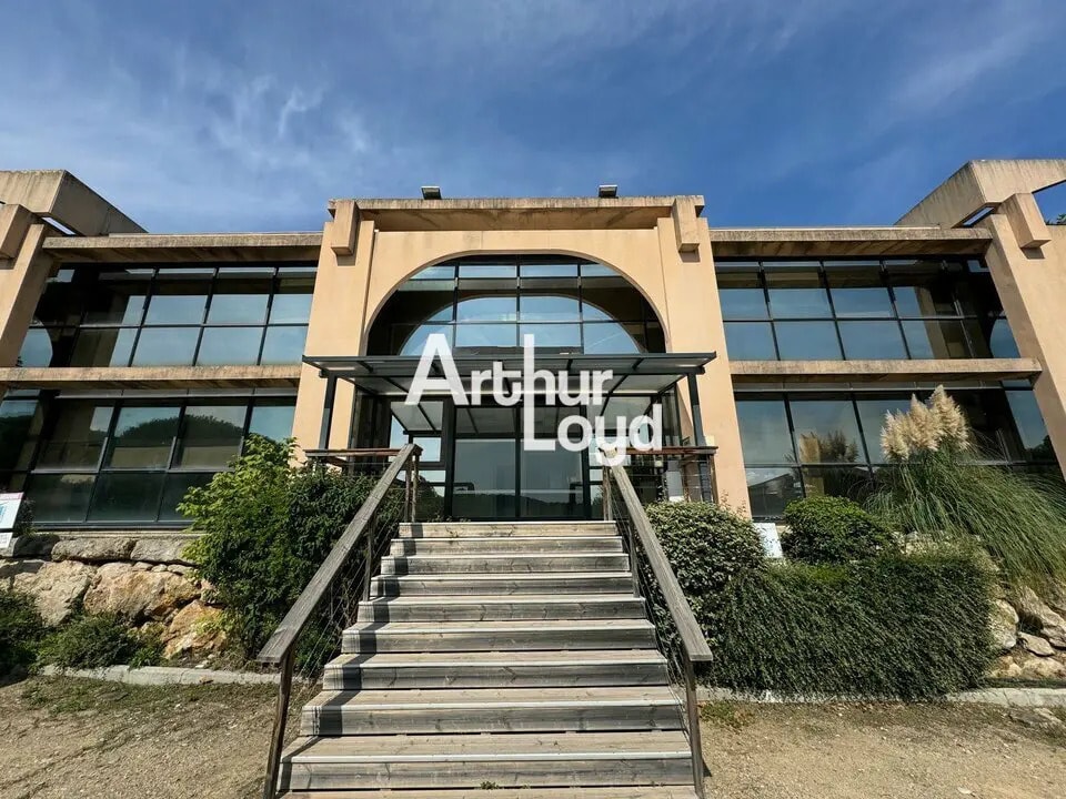 Vente Bureaux 1 250 m² - Photo 1