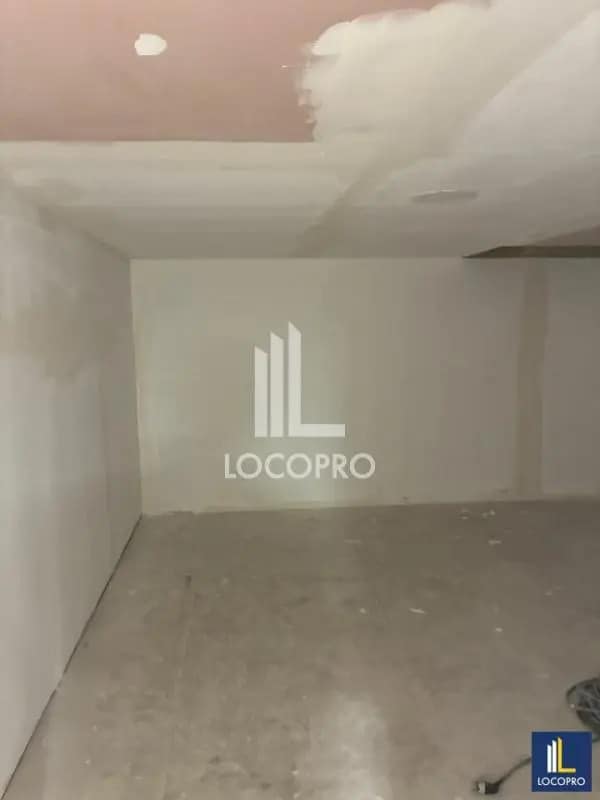 Location Commerce 105 m² - Photo 1