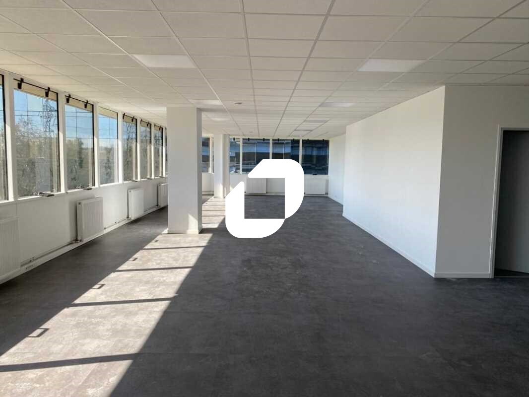 Office in Cergy for sale Interior Photo- Image 1 of 13