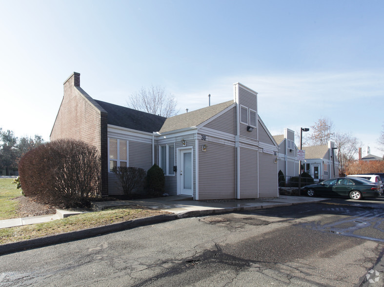 32-38 Main St, Windsor Locks, CT for sale - Primary Photo - Image 1 of 13