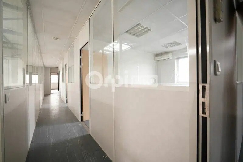 36 Rue Champ Dolin, Saint-Priest to rent - Interior Photo - Image 3 of 6