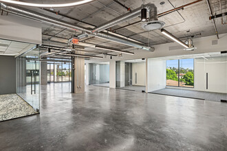 2922 Crenshaw Blvd, Los Angeles, CA for rent Building Photo- Image 1 of 2