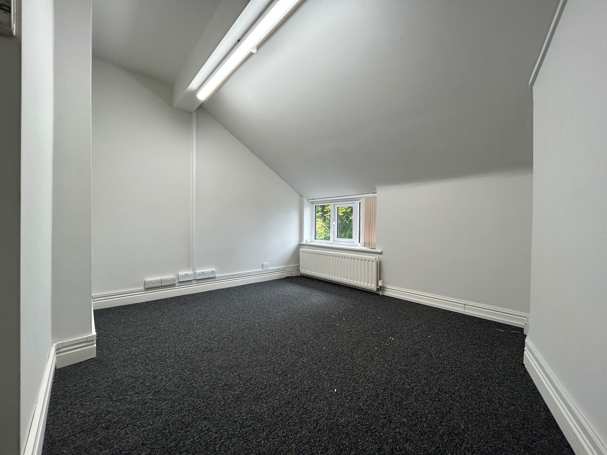 2 Manchester Rd, Wilmslow to rent Building Photo- Image 1 of 10