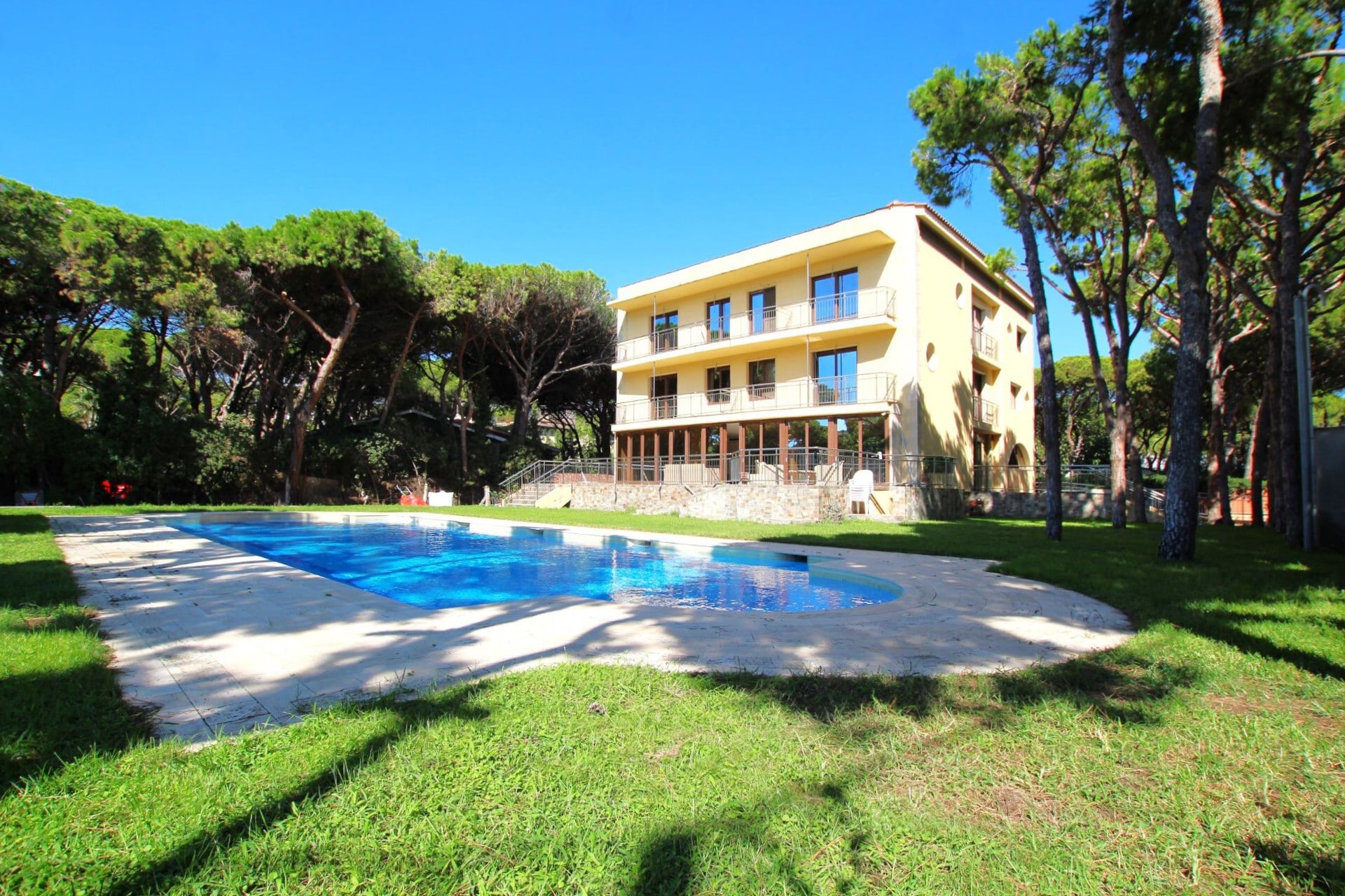 Specialist in Castelldefels, Barcelona for sale Building Photo- Image 1 of 7