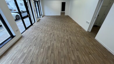 2-4 Market St, Bangor to rent Interior Photo- Image 1 of 4