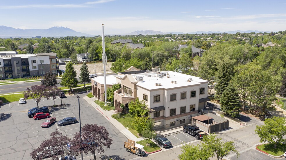 4833 Edgewood Dr, Provo, UT for rent - Building Photo - Image 1 of 2