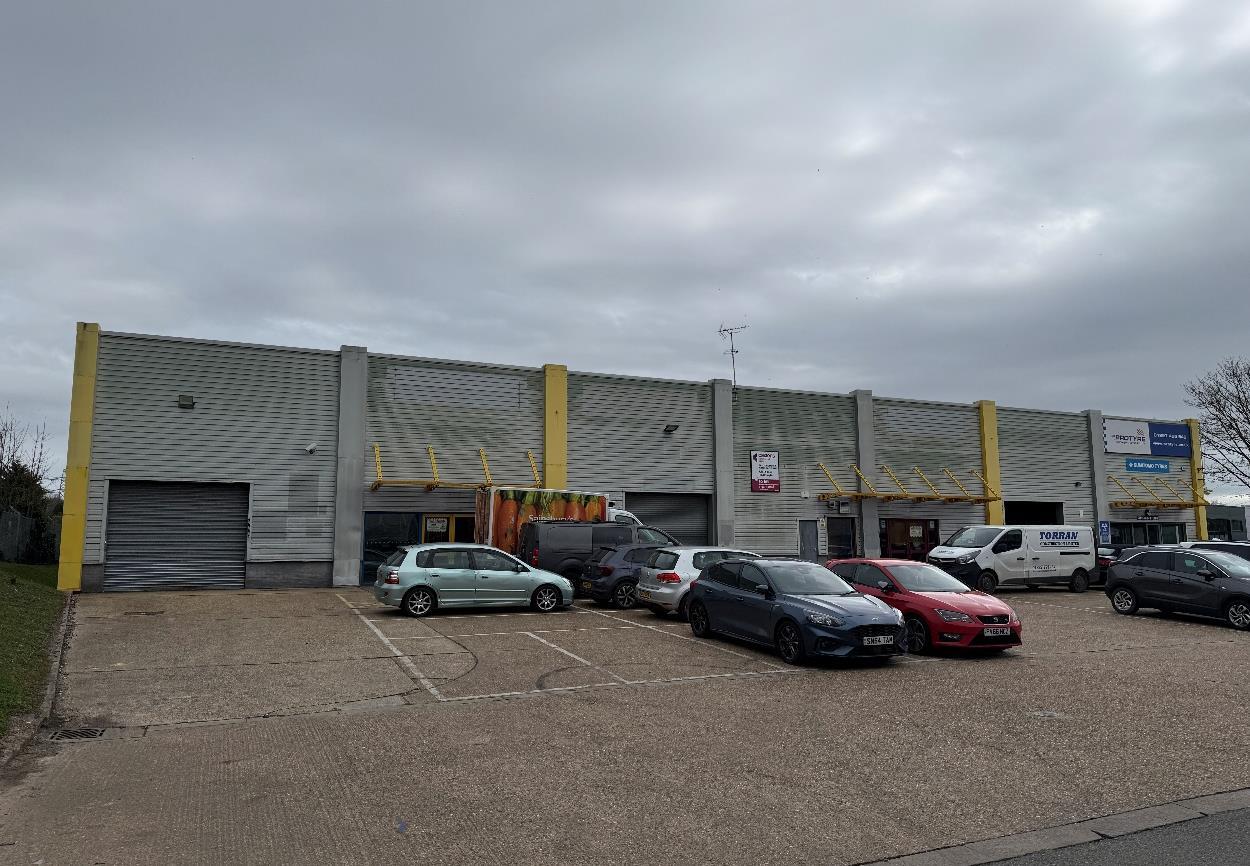 2 Broad Oak Rd, Canterbury to rent Building Photo- Image 1 of 2