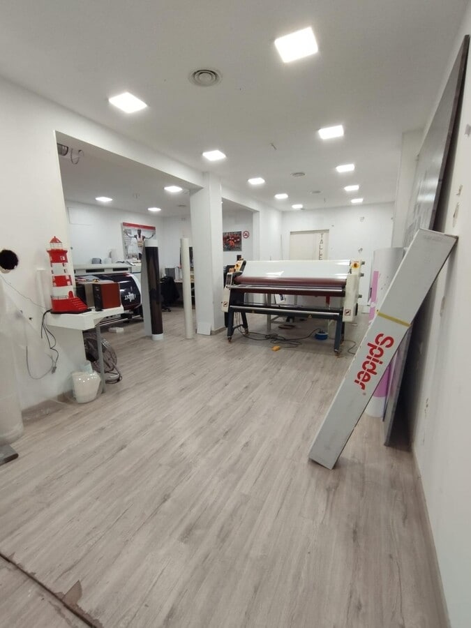 Cornellà de Llobregat, BAR 08940 - - - Interior Photo - Image 2 of 6