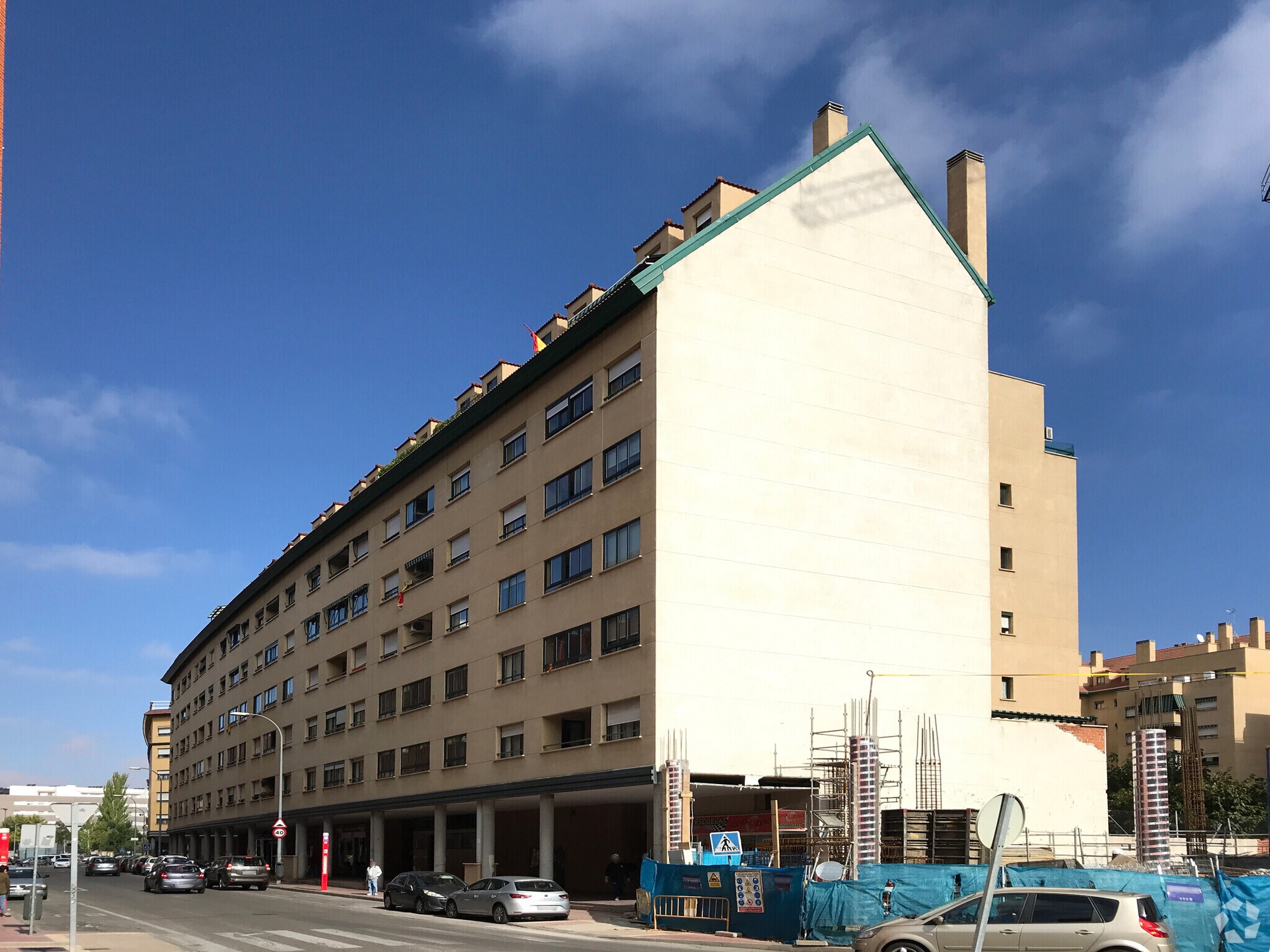 Calle Gerardo Diego, Alcalá de Henares, Madrid for sale Building Photo- Image 1 of 3