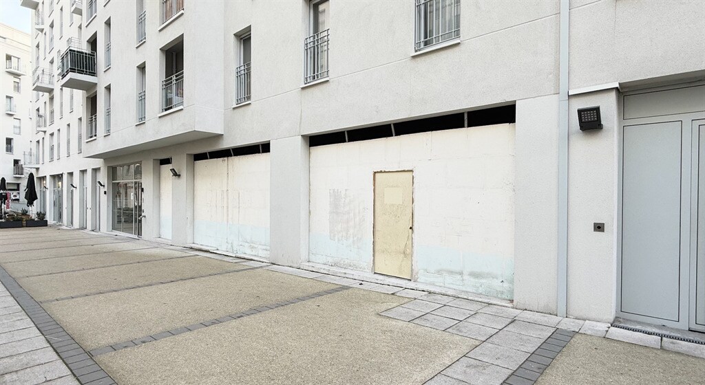 Retail in Noisy-le-Grand to rent Building Photo- Image 1 of 2