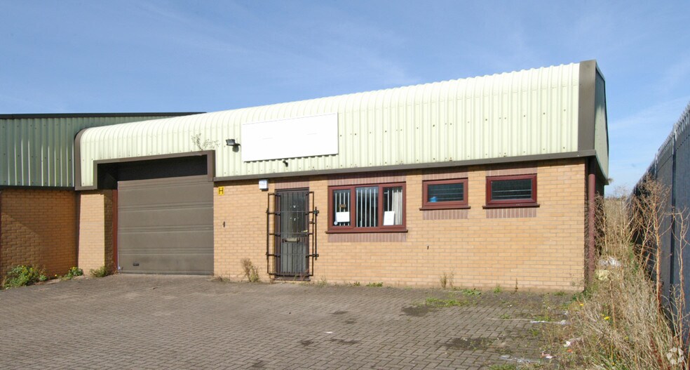 6-8 Henson Clos, Kettering to rent - Building Photo - Image 2 of 5