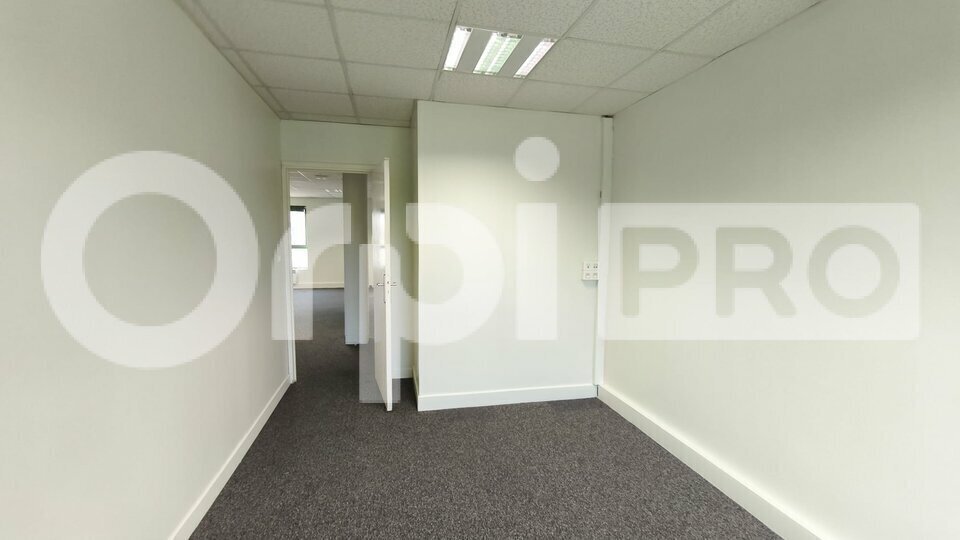 Office in Viry Chatillon to rent - Interior Photo - Image 3 of 9