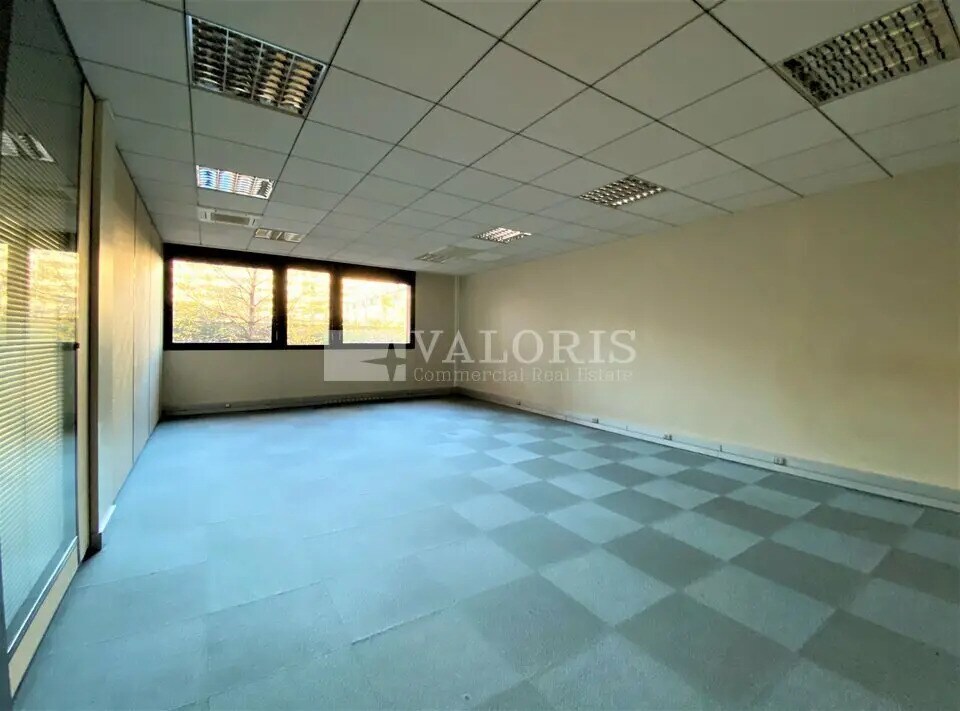 Office in Lyon to rent Building Photo- Image 1 of 3
