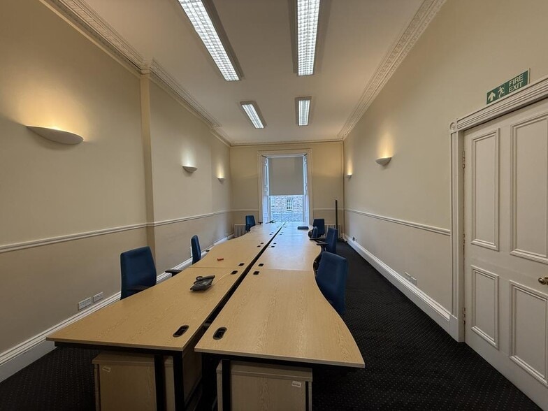 6 Coates Crescent, Edinburgh to rent - Interior Photo - Image 3 of 11