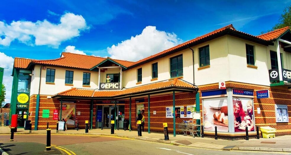 Pear Tree Rd, Bradley Stoke to rent - Building Photo - Image 2 of 8