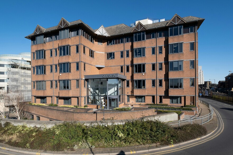 166 College Rd, Harrow to rent - Building Photo - Image 1 of 17