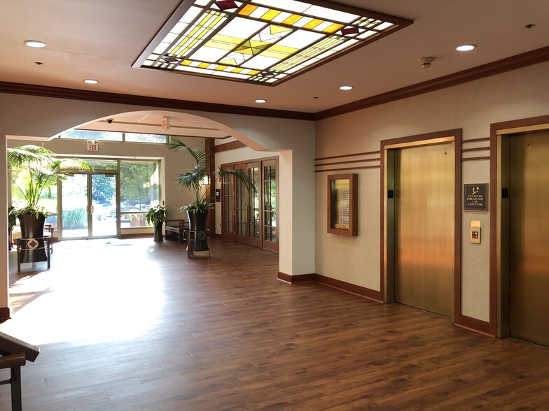 9435 Waterstone Blvd, Cincinnati, OH for rent - Lobby - Image 2 of 6