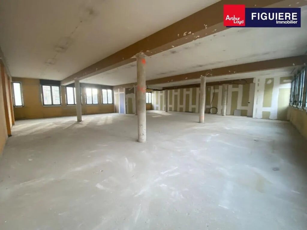 Location Bureaux 246 m² - Photo 1