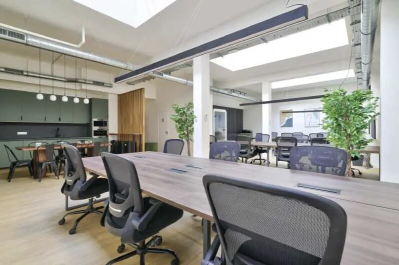 Paris, PAR 75012 - - - Interior Photo - Image 1 of 5