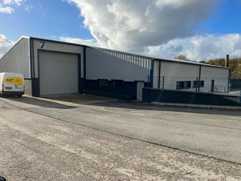 Spotland Rd, Rochdale to rent Building Photo- Image 1 of 4