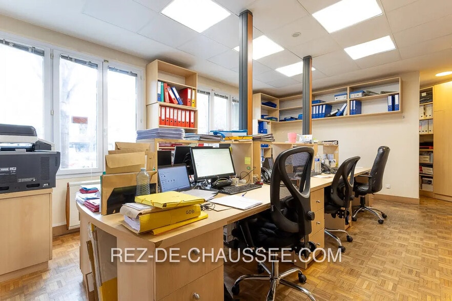Office in Paris for sale - Building Photo - Image 2 of 10