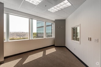 9655 Granite Ridge Dr, San Diego, CA to rent Interior Photo- Image 2 of 6