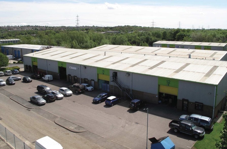 Meadowbrook Park, Sheffield to rent - Building Photo - Image 2 of 9