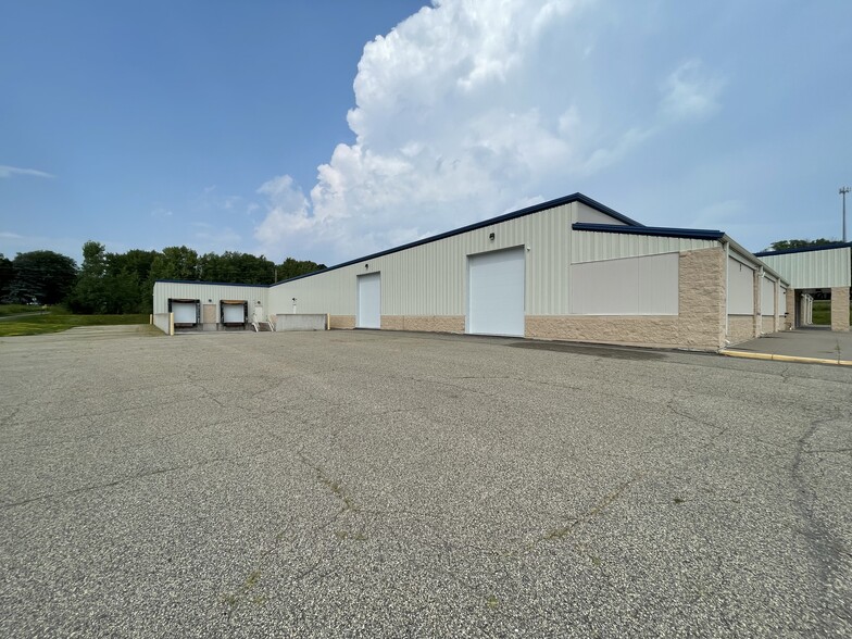 598 W Lucas Ln, Ellsworth, WI for rent - Building Photo - Image 2 of 7