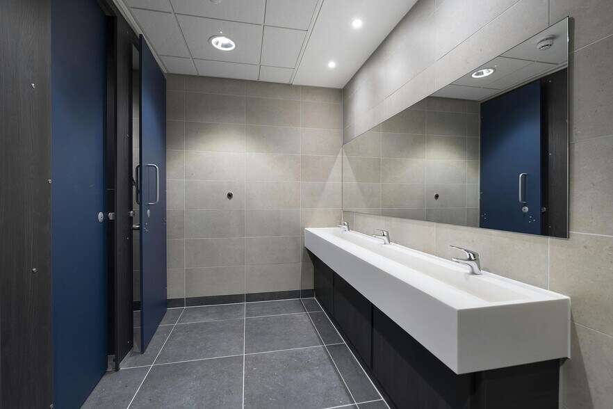 Aveling Way, Worksop to rent - Building Photo - Image 3 of 5