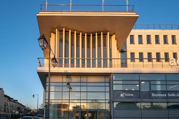 44 Rue Jean Mermoz, Maisons-Laffitte to rent - Building Photo - Image 2 of 16