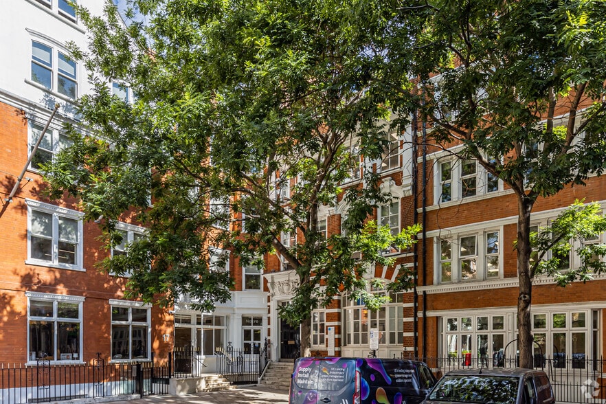 15 Devonshire Sq, London to rent - Building Photo - Image 3 of 4