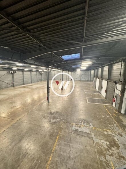 Industrial in Louvres to rent - Interior Photo - Image 1 of 11